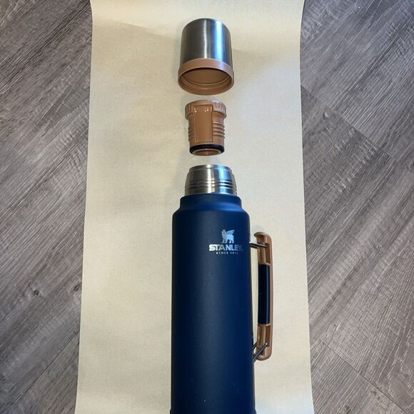 Stanley Hearth & Hand with Magnolia The Legendary Classic Series Bottle 1.5 QT - Picture 4 of 4